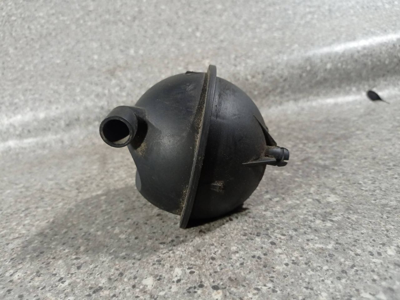 вакуумный ресивер SEAT Leon 2 поколение (2005 - 2009), 1.9 л., TDi, BXE, дизель, 5МКПП, 7M0129808, 97VW9J442AA - фото №1