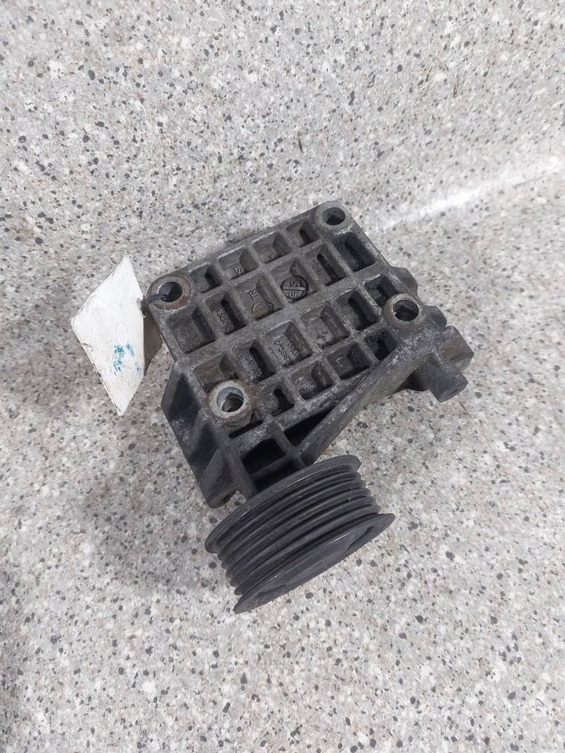 кронштейн генератора Volkswagen Phaeton 1 поколение (2002 - 2008), 3.0 л., TDi, BMK, дизель, АКПП, полный привод, 059903143K - фото №1