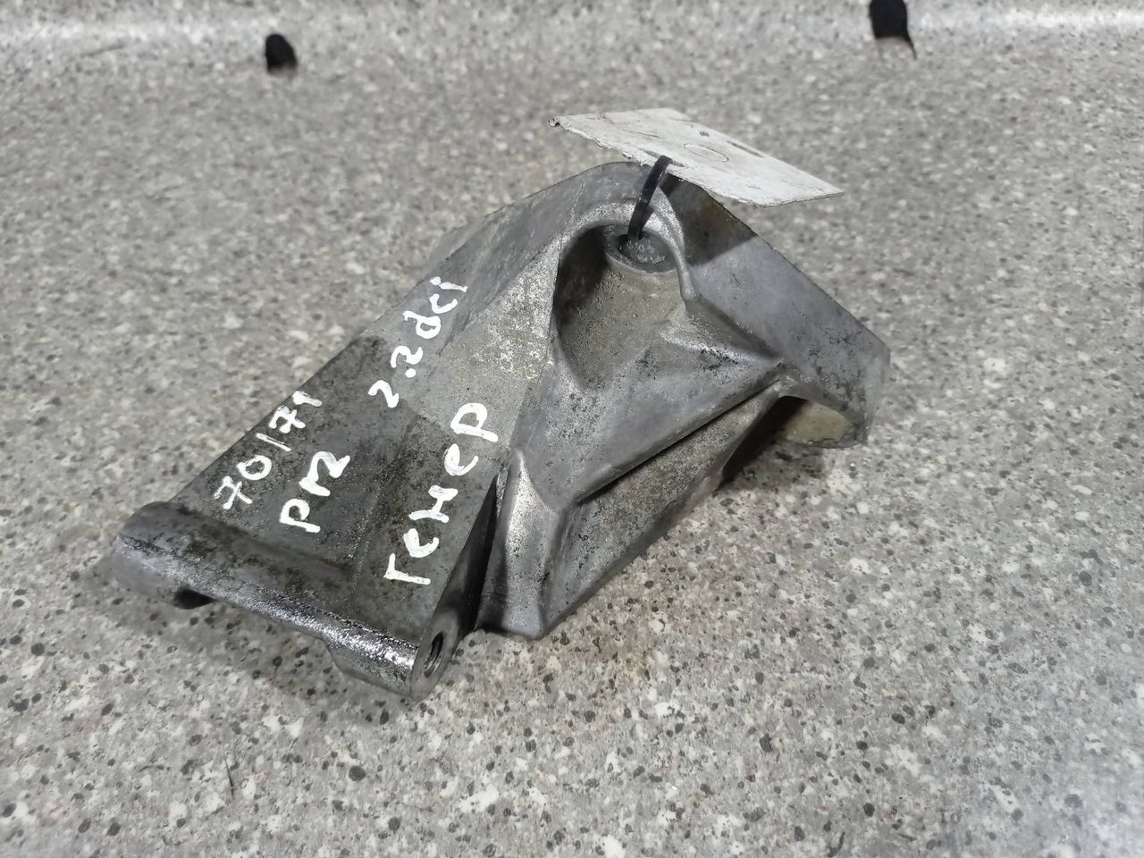 кронштейн генератора Nissan Primera P12 (2001 - 2008), 2.2 л., DCi, YD22D, дизель, МКПП - фото №1