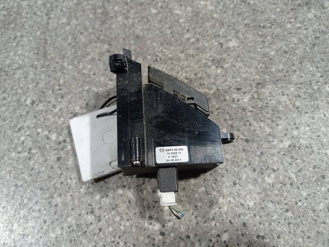 кнопка аварийной сигнализации Mazda 3 BL (2008 - 2011), 1.6 л., дизель, хетчбэк 5 дв., BBP3664H0, 10004071 - фото №1