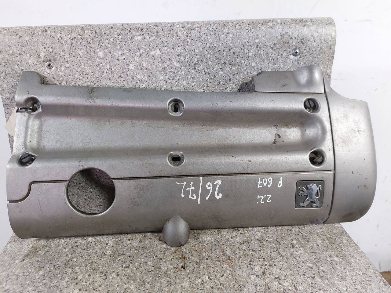 декоративная крышка двигателя Peugeot 607 1 поколение (2000 - 2004), 2.2 л., i, 3FZ (EW12J4), бензин, МКПП, 9637394480 - фото №1