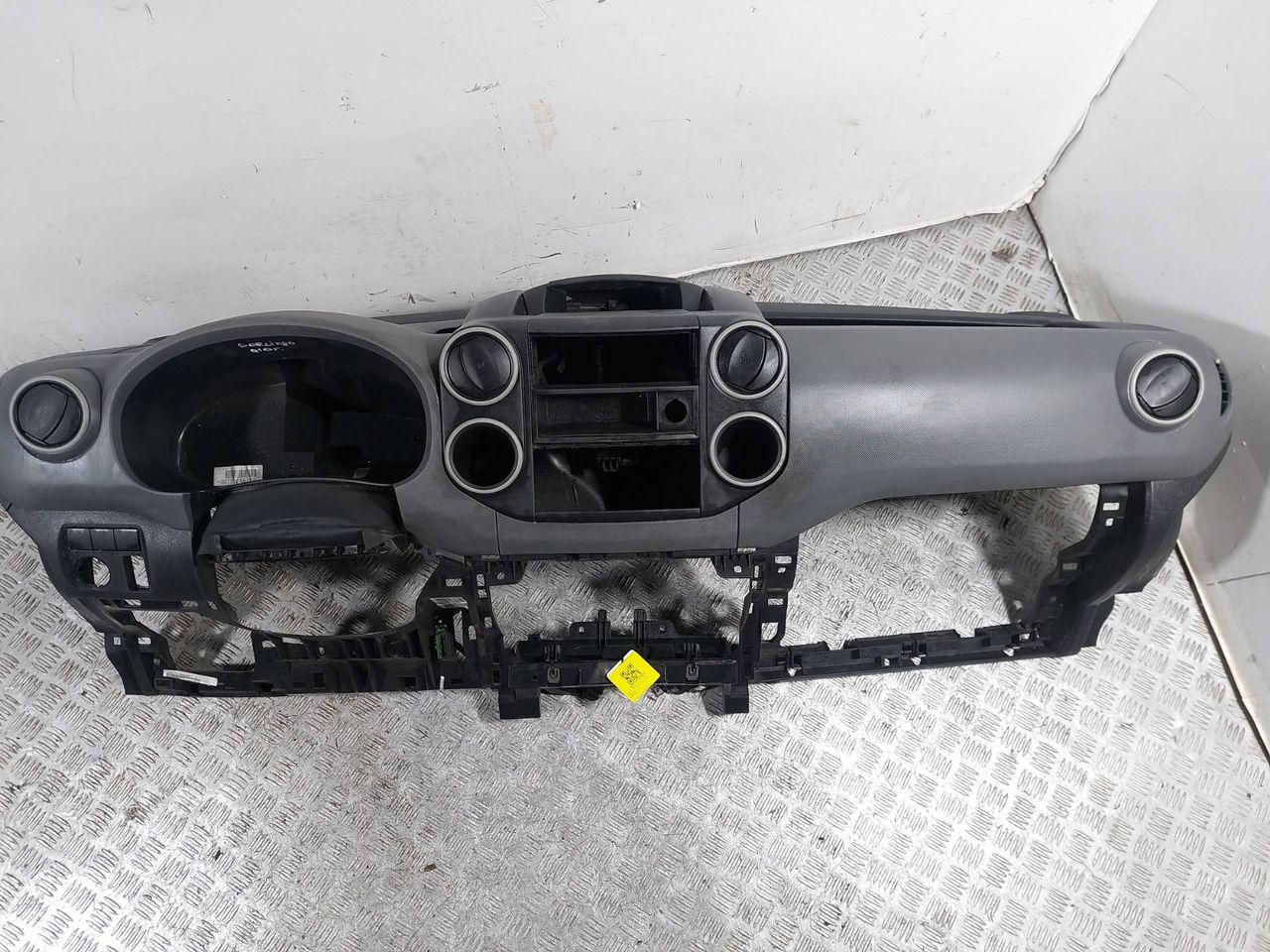 панель передняя салона (торпедо) Citroen Berlingo 2 поколение (B9) (2008 - 2012) - фото №1
