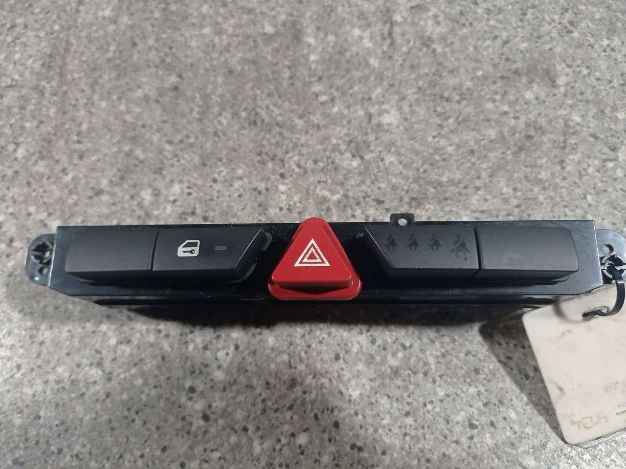 кнопка аварийной сигнализации Kia Ceed 1 поколение (2007 - 2010), универсал, 93700-1H000, 93700-1H010, 202006302 - фото №1
