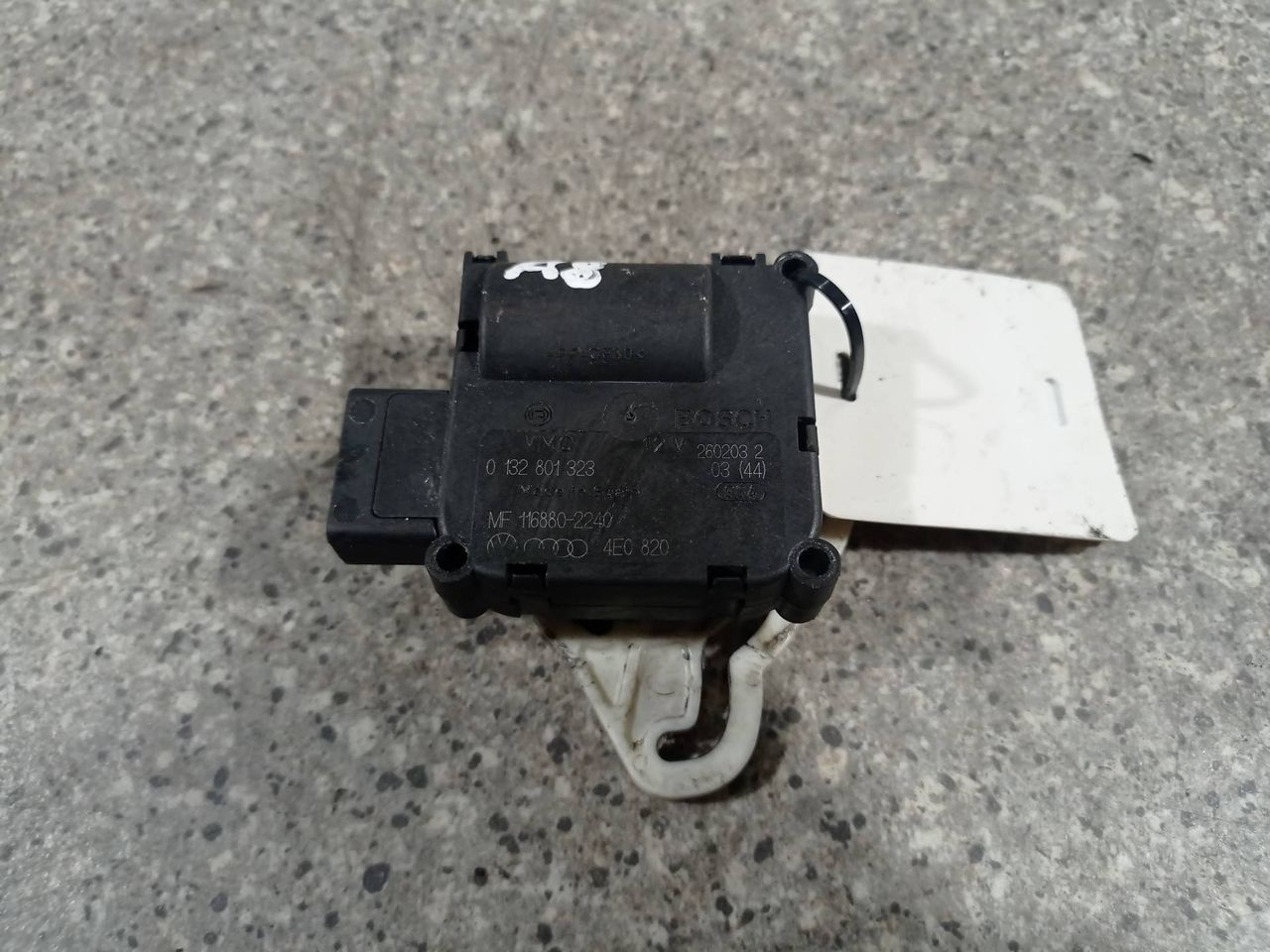 моторчик заслонки печки Audi A8 D3/4E (2002 - 2005), 3.7 л., i, АКПП, полный привод, 4E0820511, 0132801323 - фото №1