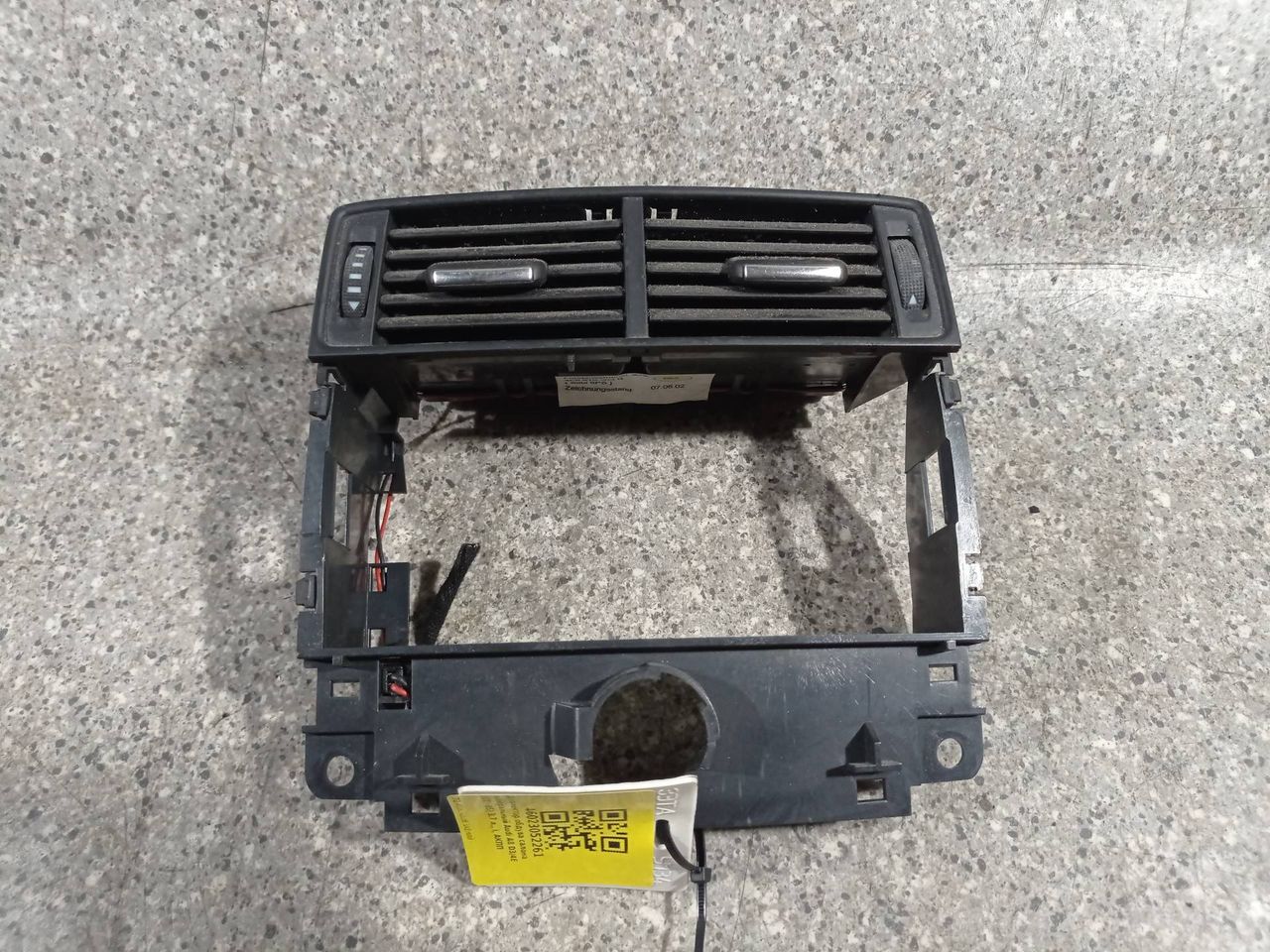 дефлектор обдува салона Audi A8 D3/4E (2002 - 2005), 3.7 л., i, АКПП, полный привод, 4E0819203B - фото №1