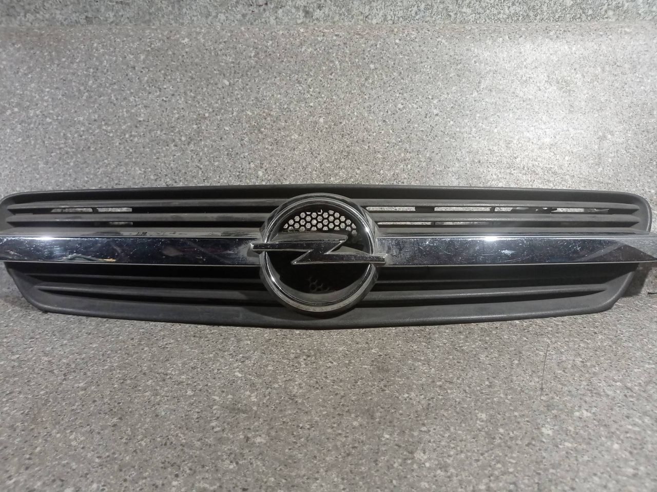 решетка радиатора Opel Meriva 1 поколение (A) (2002 - 2006), 13162160 - фото №1