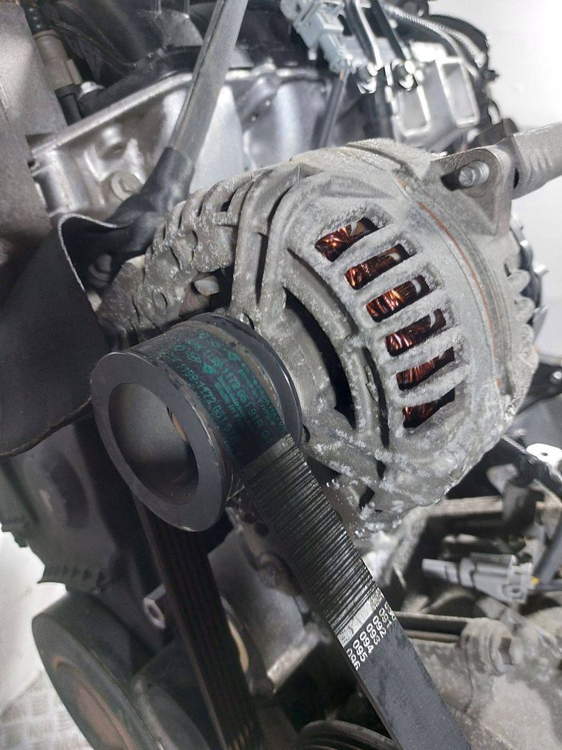 генератор Renault Scenic 3 поколение (2009 - 2012), 1.6 л., i, K4M 858, бензин, 6МКПП, 0124425070, 8200660025-A - фото №1