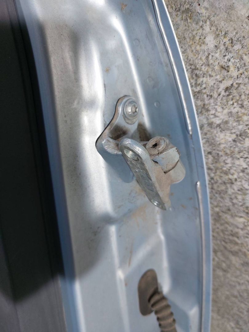 петля двери Mitsubishi Colt 6 поколение (Z20/Z30) (2002 - 2012), хетчбэк 5 дв. - фото №1