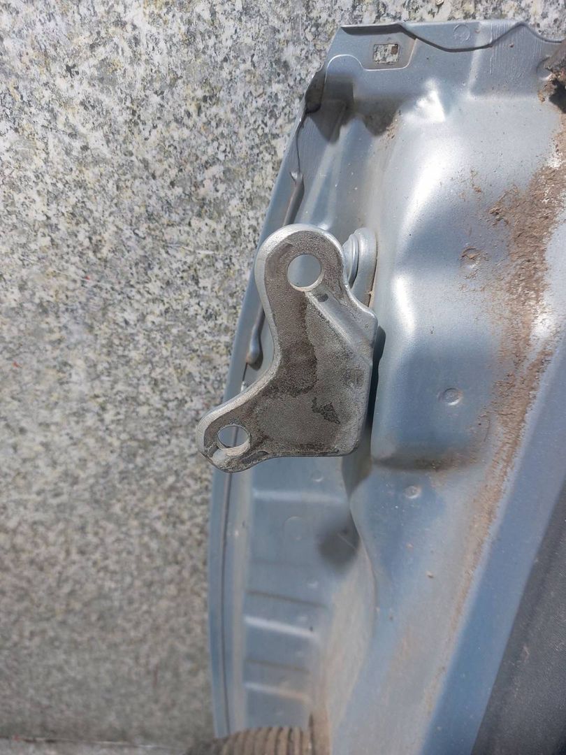 петля двери Mitsubishi Colt 6 поколение (Z20/Z30) (2002 - 2012), хетчбэк 5 дв. - фото №1