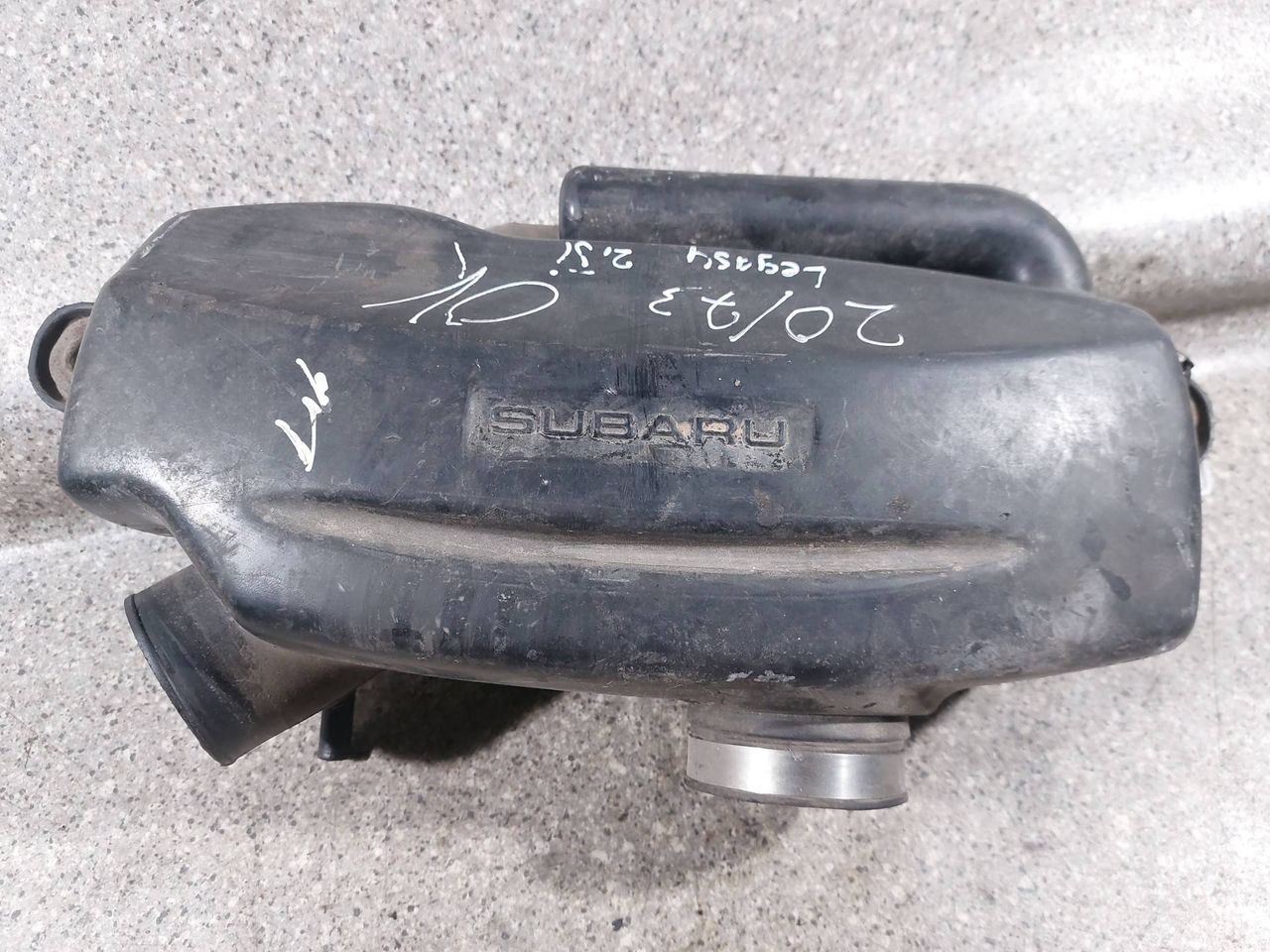 резонатор воздушного фильтра Subaru Legacy 2 поколение (1994 - 1999), 2.5 л., i, EJ25, бензин, АКПП, полный привод - фото №1
