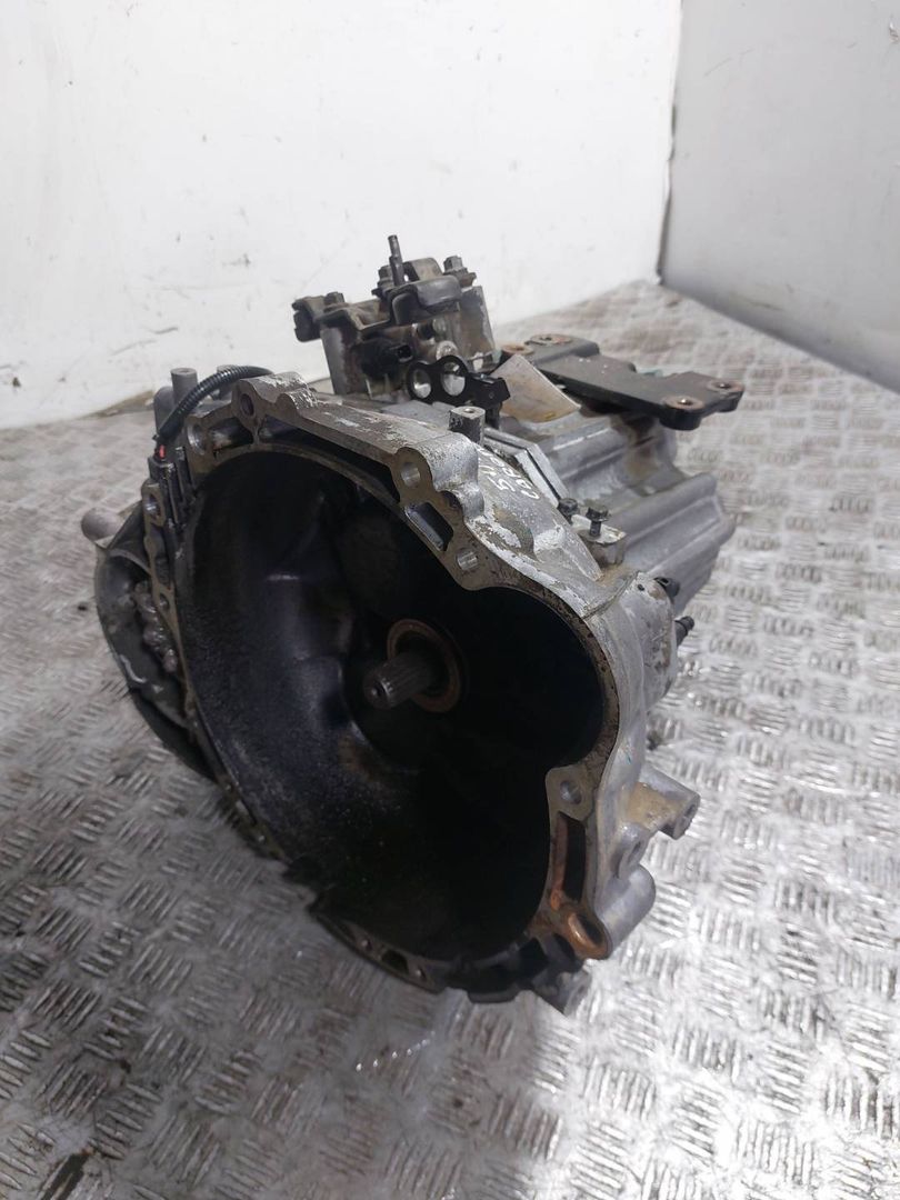 КПП механическая (МКПП) Kia Carens 2 поколение (2006 - 2013), 2.0 л., CRDi, D4EA, дизель, 6МКПП, S620JC - фото №1