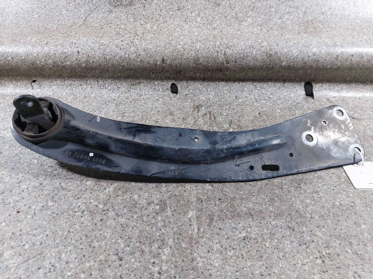 рычаг задний левый Ford Kuga 1 поколение (2008 - 2013), 2.0 л., TDCi, полный привод, 8V415K976AA - фото №1