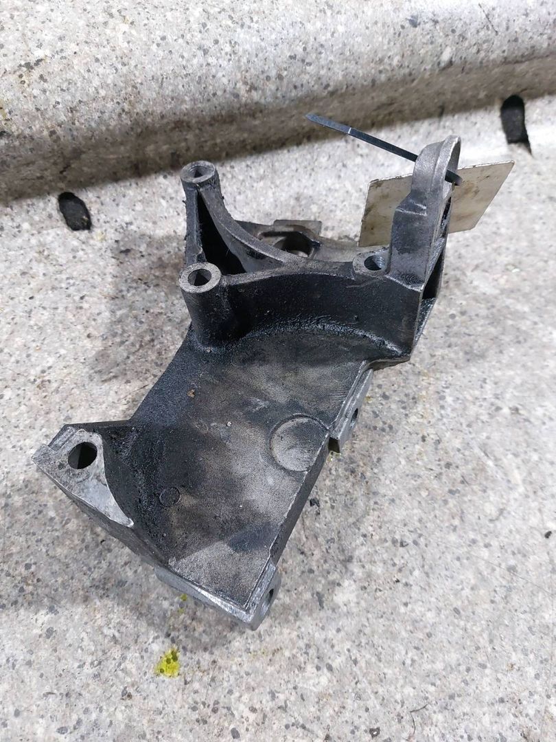 кронштейн двигателя Renault Scenic 2 поколение (2003 - 2006), 1.5 л., DCi, K9K 728, дизель, МКПП, 8200101196 - фото №1