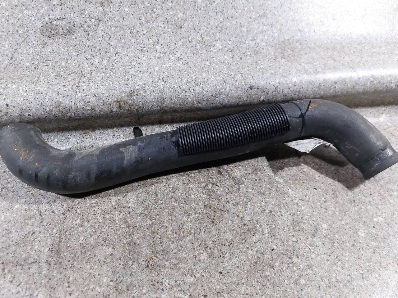 патрубок интеркулера Jeep Grand Cherokee WJ (1998 - 2003), 3.1 л., TD, VM73B, дизель, АКПП, полный привод, 0818990 - фото №1
