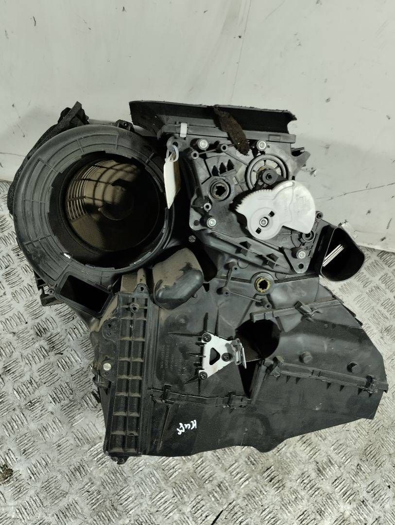 корпус отопителя (печки) Ford Kuga 1 поколение (2008 - 2013), 2.0 л., дизель, 3M5H-18K511-A, 3M5H-18K511-S, 3M5H-18K418-A - фото №1