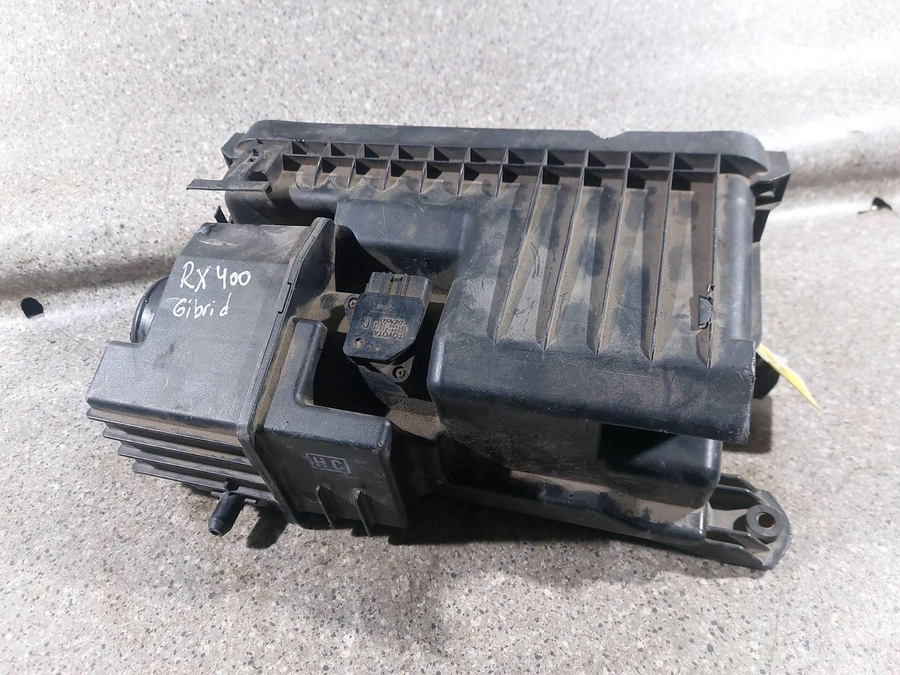 расходомер воздуха Lexus RX 2 поколение (2003 - 2006), 3.3 л., гибрид, АКПП, 22204-22010, 197400-2050 - фото №1