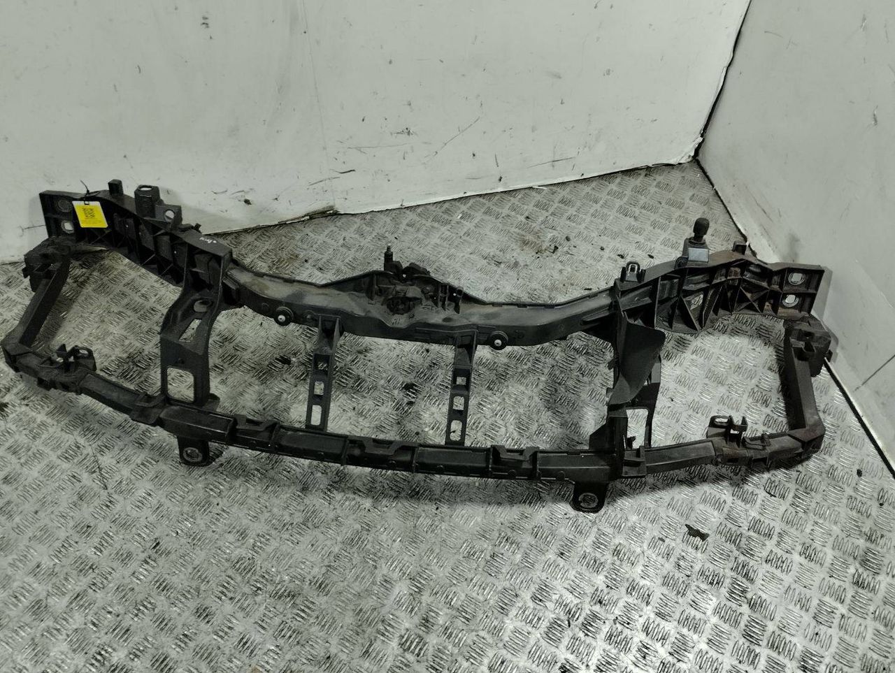 передняя панель крепления облицовки (телевизор) Ford Kuga 1 поколение (2008 - 2013), 2.0 л., TDCi, G6DG, дизель, 6МКПП, полный привод, 8V41-8B041-AG - фото №1