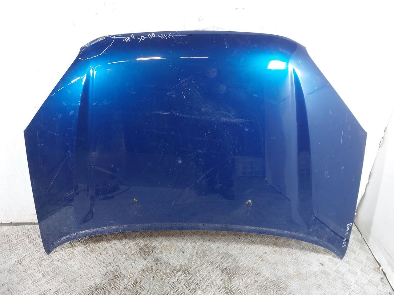 капот Toyota RAV4 2 поколение (XA20) (2000 - 2003) - фото №1