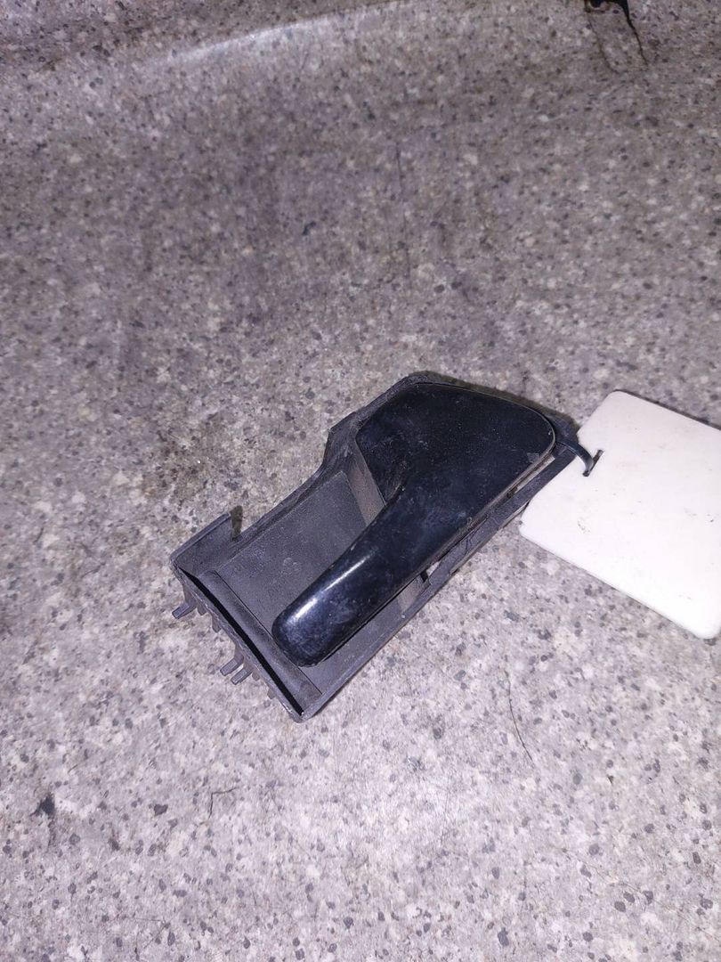 ручка внутренняя передняя правая Volkswagen Golf 3 поколение (1991 - 2000), хетчбэк 5 дв. - фото №1