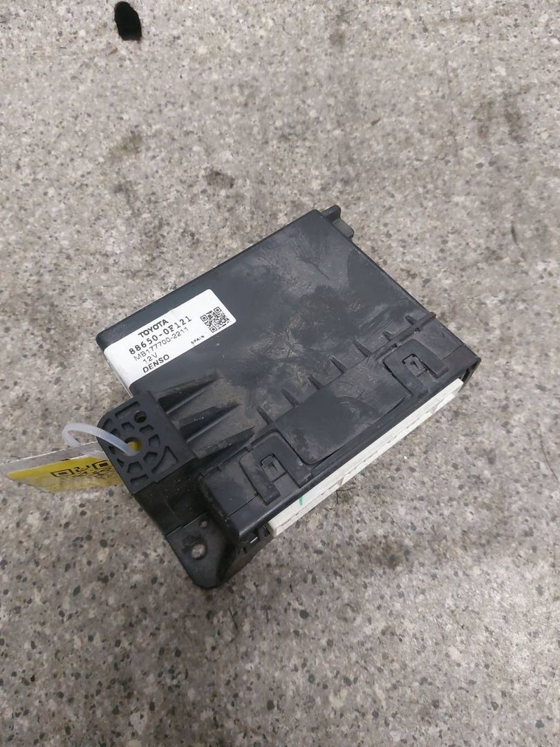 блок управления (другие) Toyota Verso 1 поколение (2009 - 2013), 88650-0F121, MB177700-2211 - фото №1