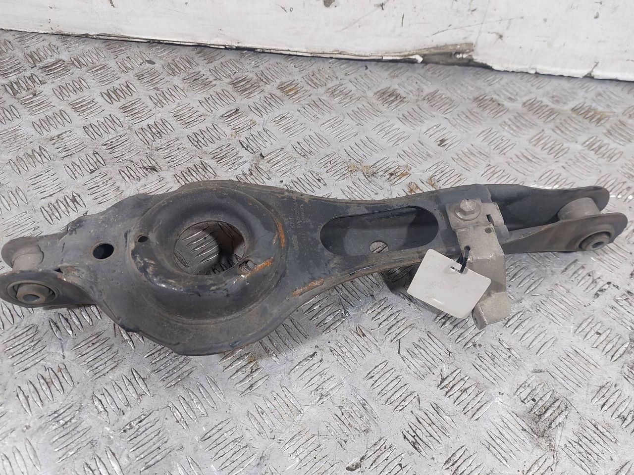 рычаг задний нижний Ford Kuga 1 поколение (2008 - 2013), 2.0 л., TDCi, МКПП, полный привод, 8V41-5K652-AA - фото №1