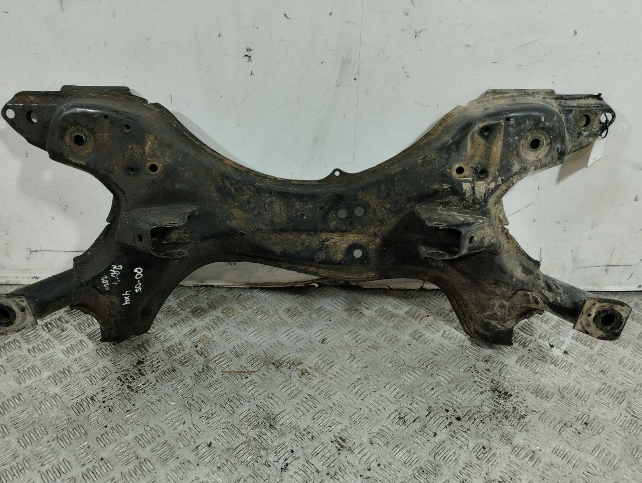 балка подвески передняя (подрамник) Toyota RAV4 2 поколение (XA20) (2000 - 2003), 2.0 л., D-4D, МКПП, полный привод - фото №1