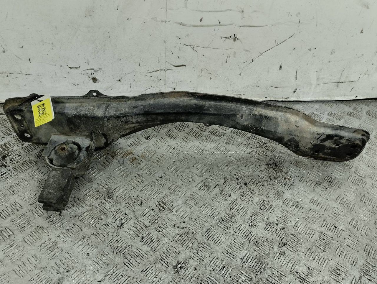 балка подвески передняя (подрамник) Toyota RAV4 2 поколение (XA20) (2000 - 2003), 2.0 л., D-4D, МКПП, полный привод - фото №1