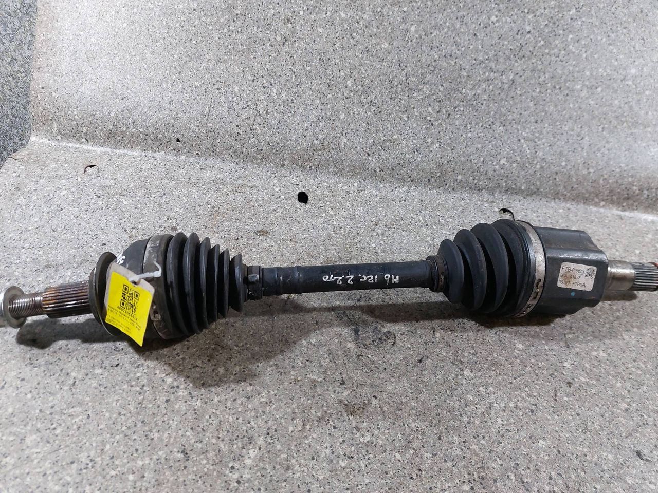 полуось передняя левая (приводной вал, ШРУС) Mazda 6 GJ (2012 - 2015), 2.2 л., cTDi, АКПП, FTB42560X, 39101-FTB0A - фото №1