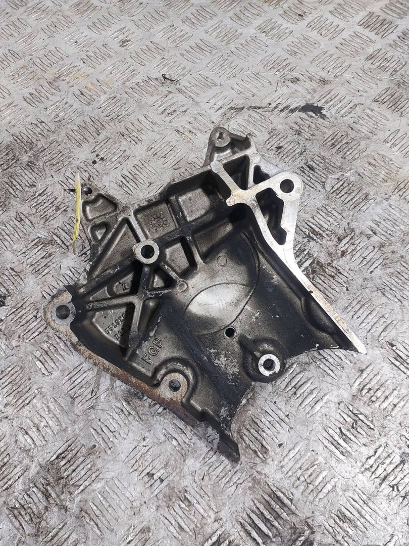 кронштейн двигателя Opel Astra H (2004 - 2007), 1.9 л., CDTi, Z19DTH, дизель, МКПП, 55210202, 55210201, 55182684 - фото №1