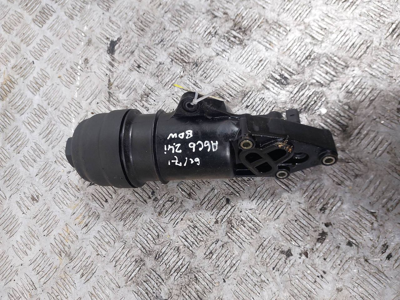 корпус масляного фильтра Audi A6 4F/C6 (2004 - 2008), 2.4 л., i, BDW, бензин, вариатор, передний привод, 06E115405A - фото №1