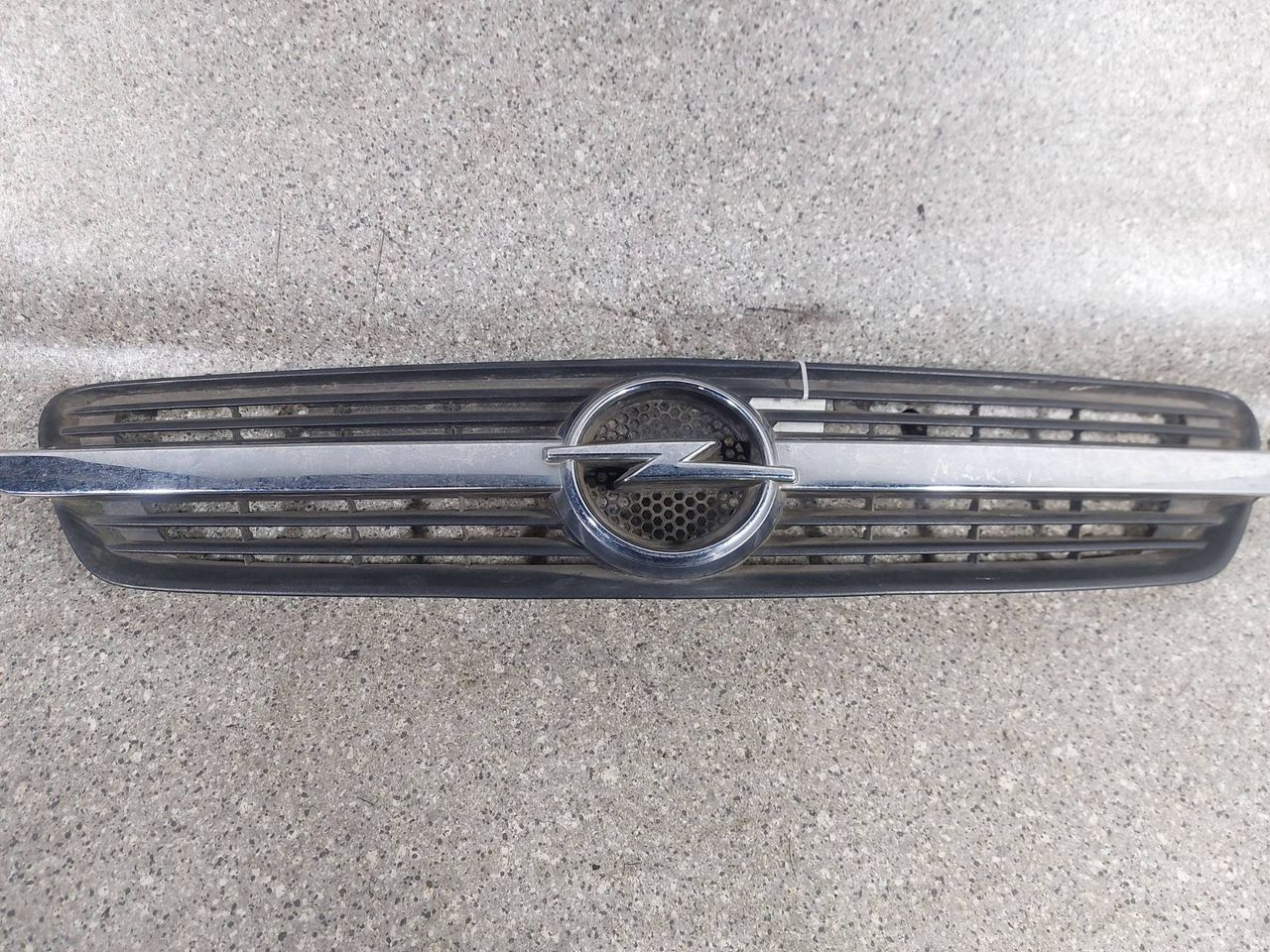 решетка радиатора Opel Meriva 1 поколение (A) (2002 - 2006), 13117843 - фото №1