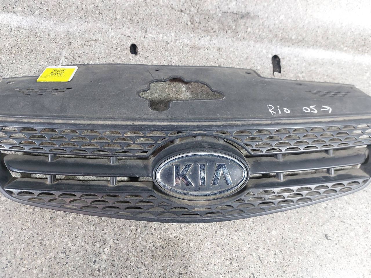 решетка радиатора Kia Rio 2 поколение (2005 - 2009), хетчбэк 5 дв., 86361-1G210 - фото №1
