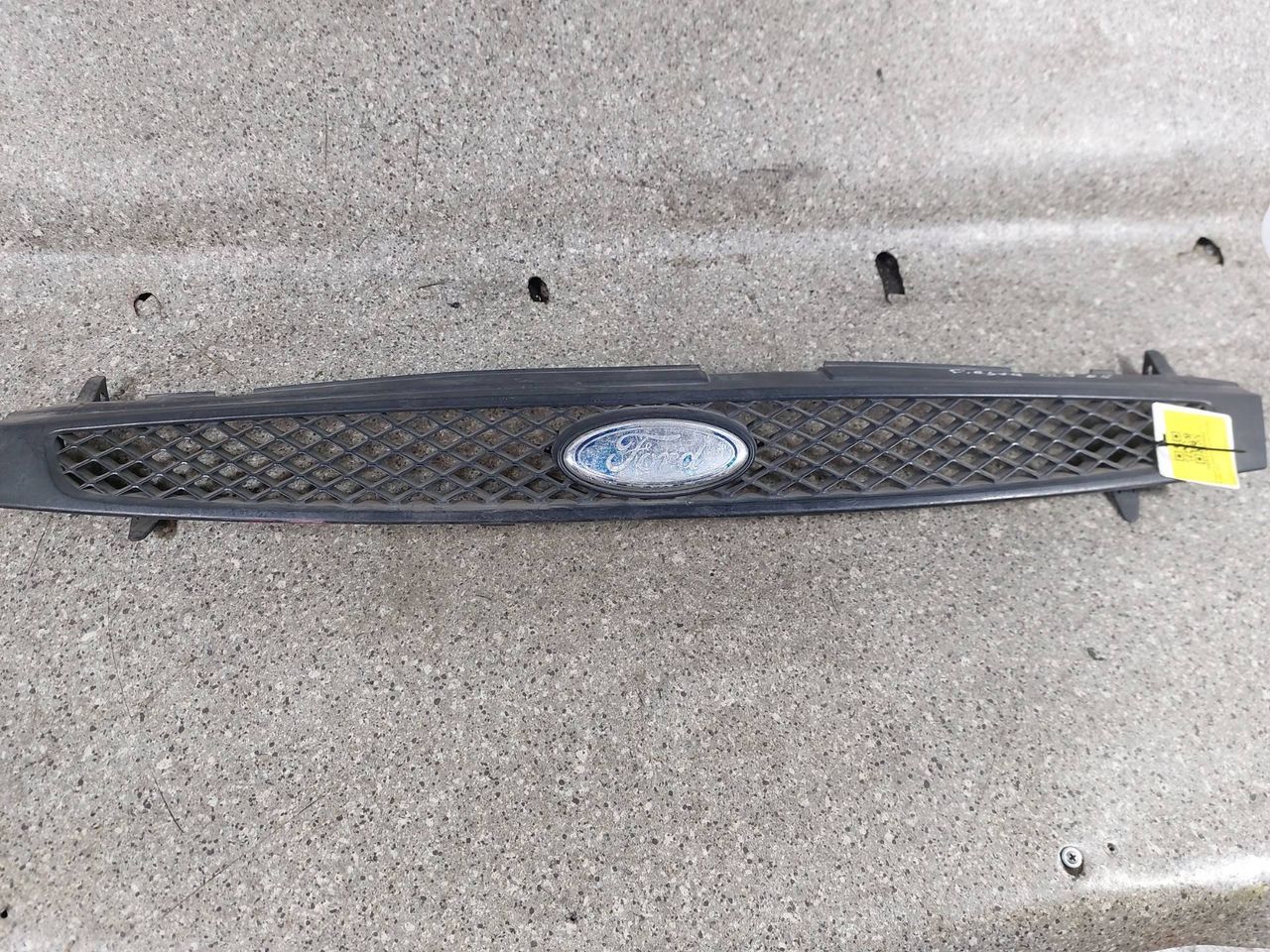 решетка радиатора Ford Fiesta 5 поколение (2001 - 2007), 2S618200AGW - фото №1