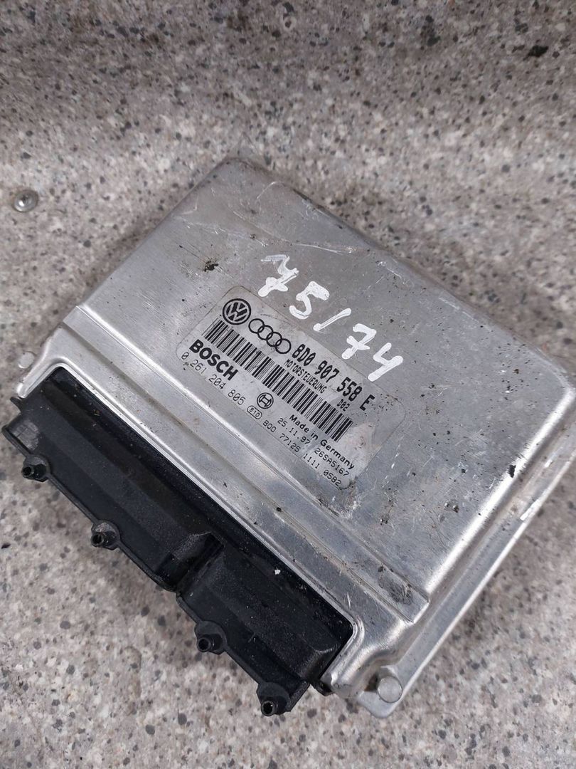 блок управления двигателем Audi A4 B5 (1994 - 1999), 1.8 л., Ti, AEB, бензин, АКПП, передний привод, 8D0907558E, 0261204805 - фото №1