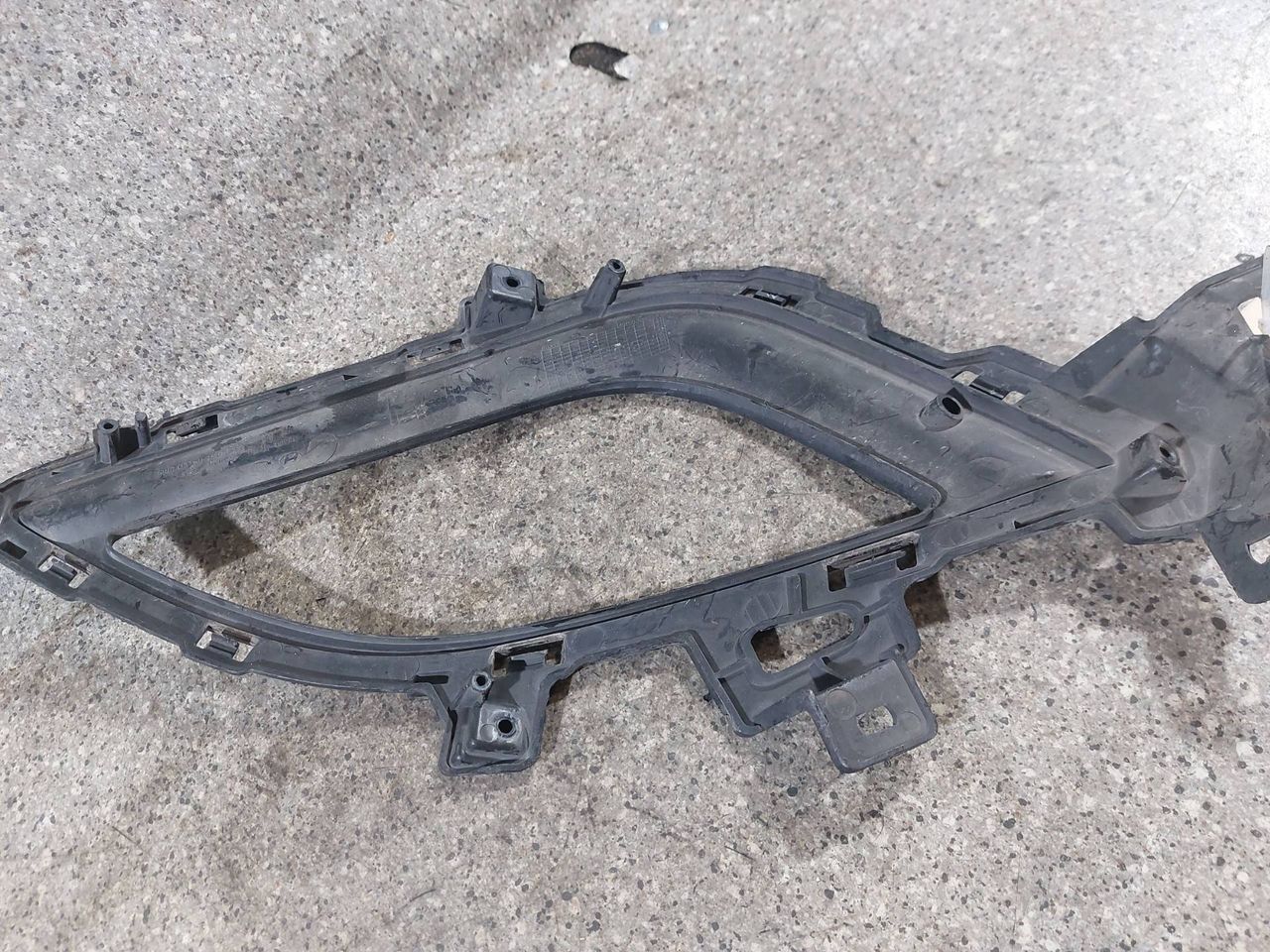заглушка (решетка) в бампер Hyundai i30 GD (2012 - 2015), хетчбэк 5 дв., 86563-A6030 - фото №1