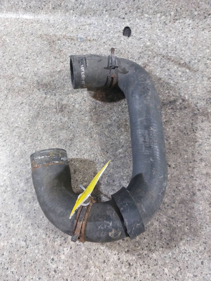 патрубок радиатора Volkswagen Golf 4 поколение (1997 - 2006), 1.6 л., i, BFQ, бензин, АКПП, 1J0121063D - фото №1