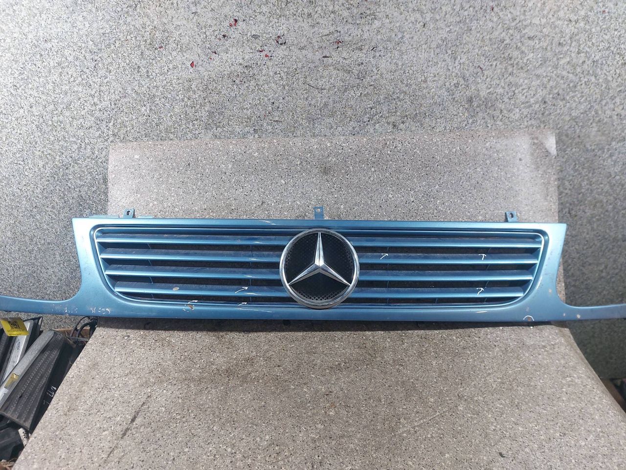 решетка радиатора Mercedes-Benz V-Класс W638 (1996 - 2003), A6388880515 - фото №1