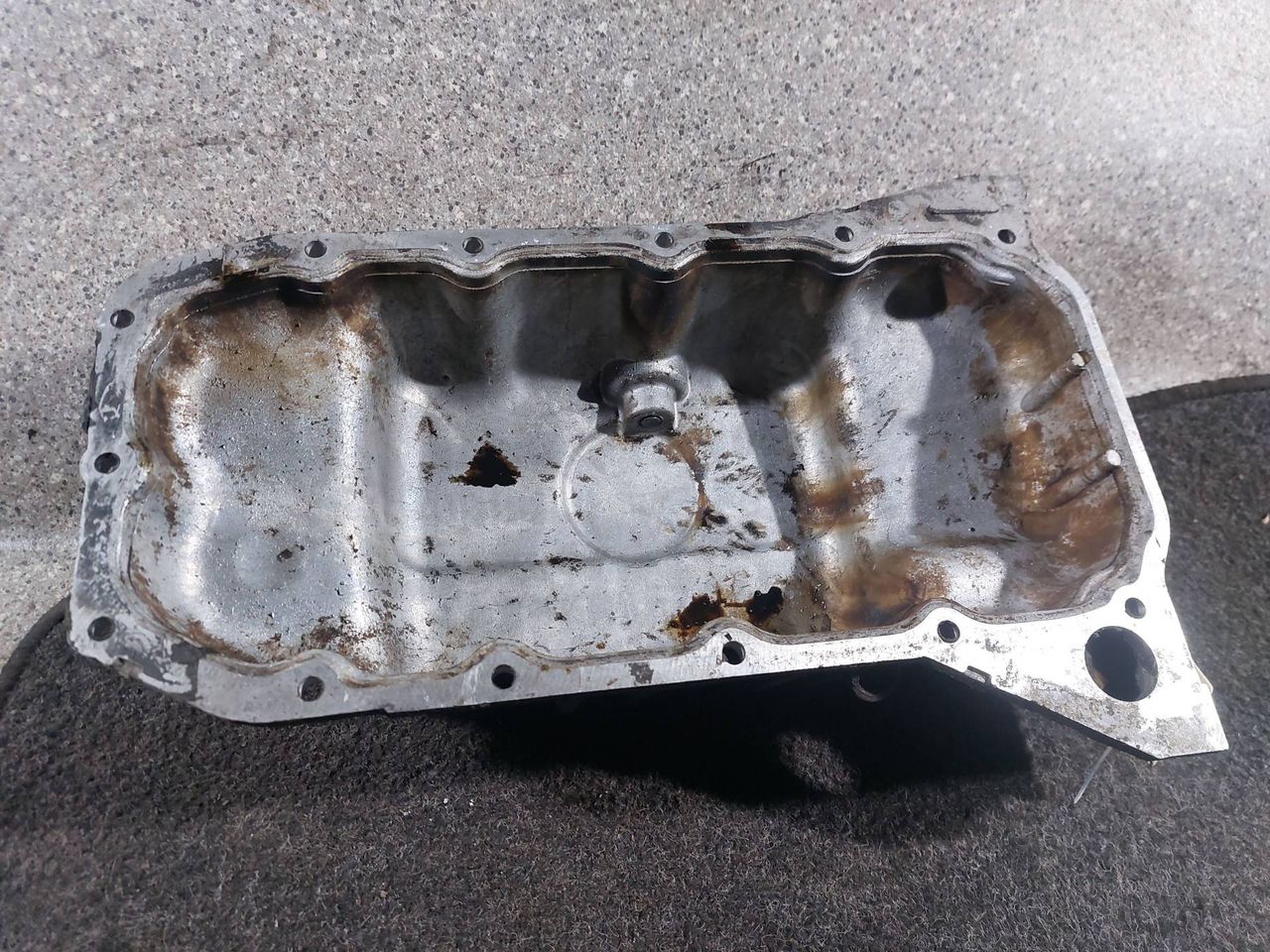 масляный поддон Ford Focus 2 поколение (2004 - 2008), 1.6 л., i, HXDA, бензин, 5МКПП, 98MM-6675-CB - фото №1