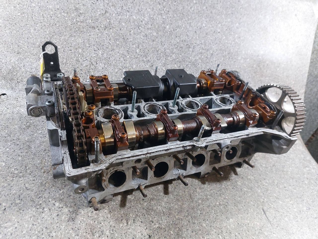 головка блока цилиндров Audi A4 B7 (2004 - 2009), 1.8 л., Ti, BFB, бензин, 5МКПП, передний привод, 06A103373F - фото №1