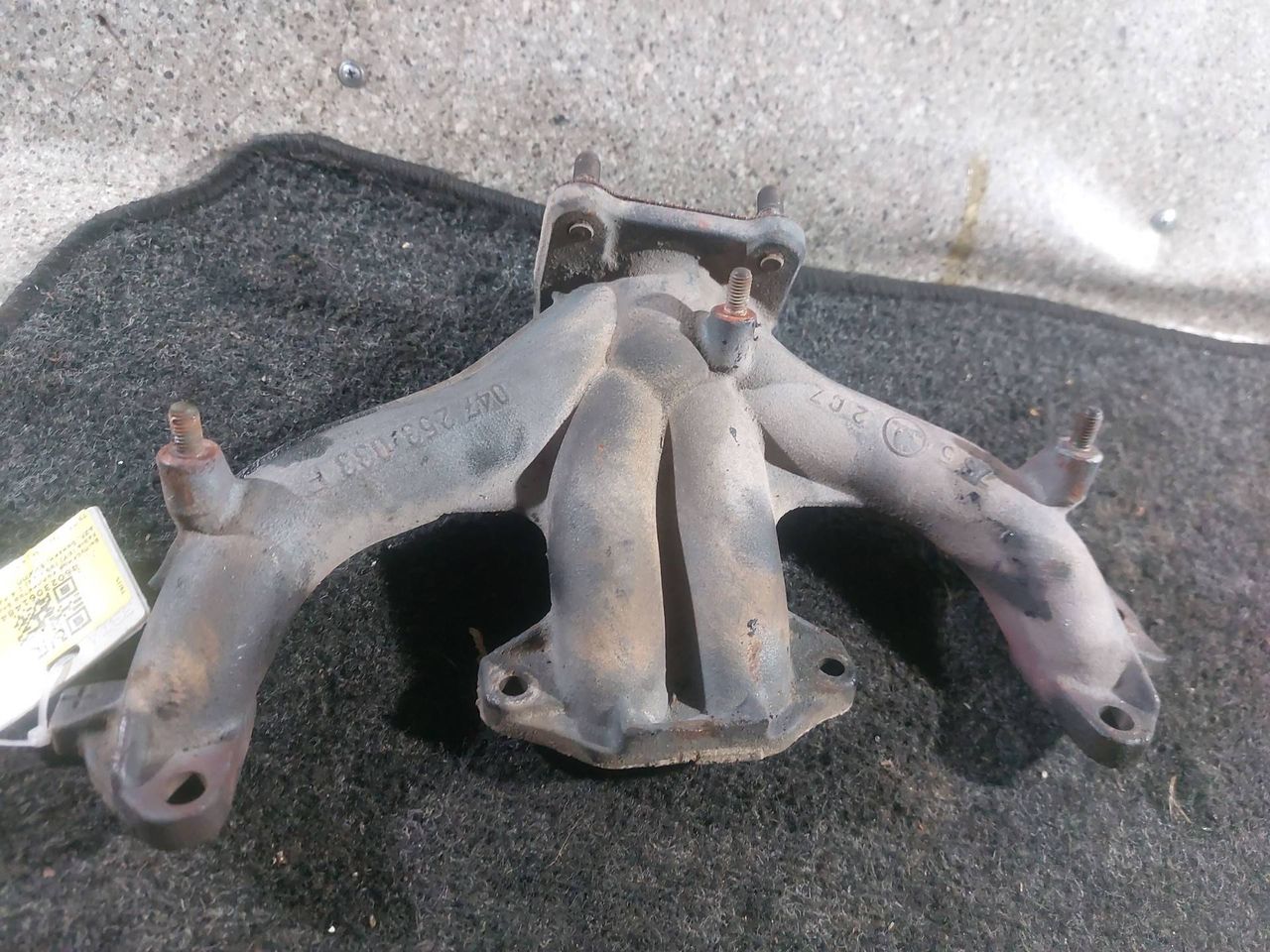 коллектор выпускной Skoda Fabia 1 поколение (6Y) (1999 - 2004), 1.4 л., MPI, AZF, бензин, 5МКПП, 047253033F - фото №1