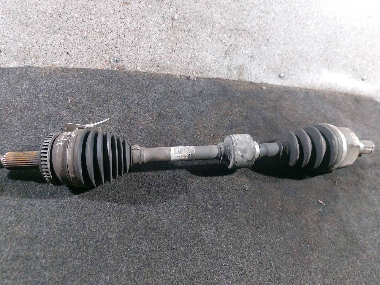 полуось передняя левая (приводной вал, ШРУС) Hyundai i30 GD (2012 - 2015), 1.4 л., CRDi, дизель, хетчбэк 5 дв. - фото №1