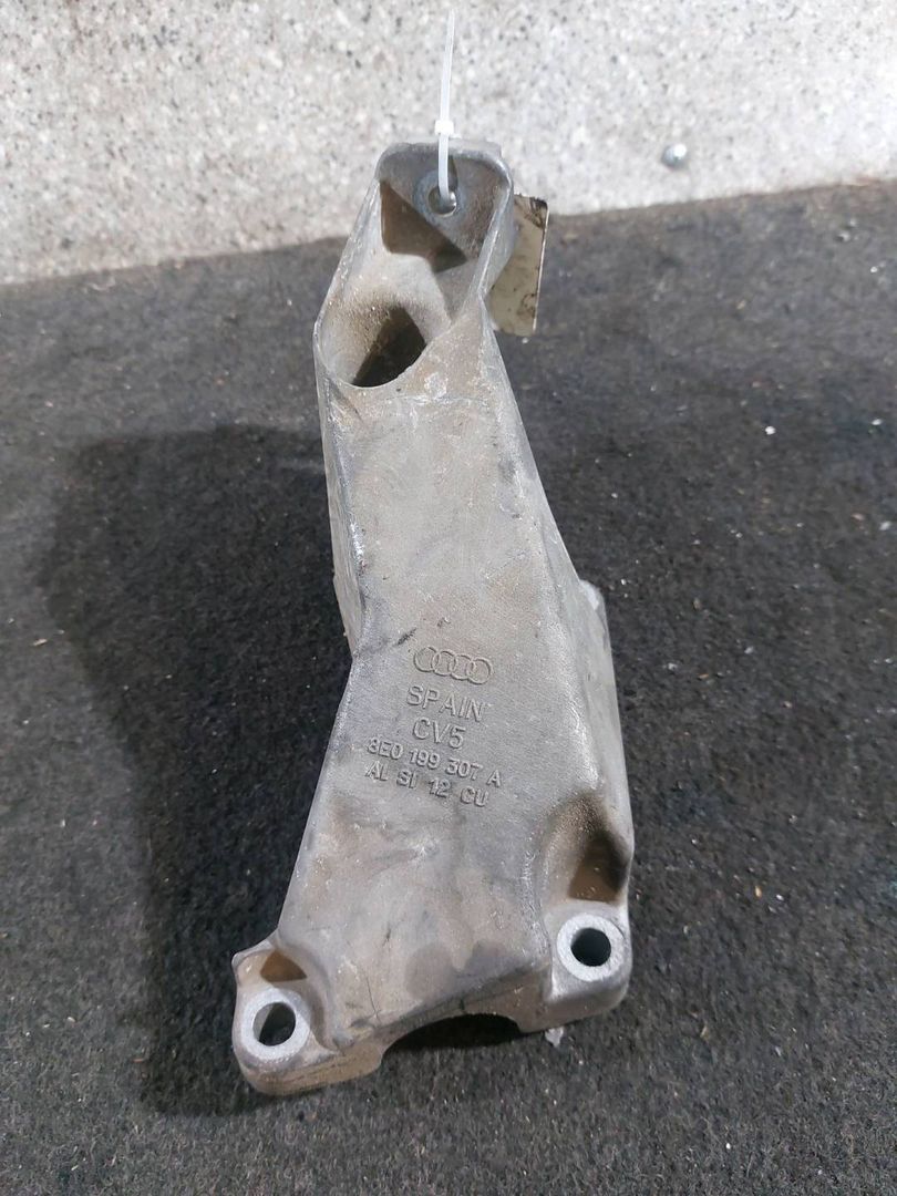 кронштейн двигателя Audi A4 B7 (2004 - 2009), 1.8 л., Ti, BFB, бензин, 5МКПП, передний привод, 8E0199307A - фото №1