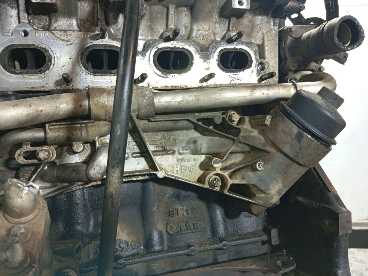 корпус масляного фильтра Opel Astra H (2004 - 2007), 1.8 л., i, Z 18 XER, бензин, 5МКПП, 0561101049 - фото №1