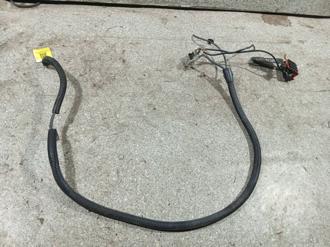 плюсовой провод аккумулятора Peugeot 406 1 поколение (1995 - 1999), 1.8 л., i, LFY, бензин, 5МКПП - фото №1