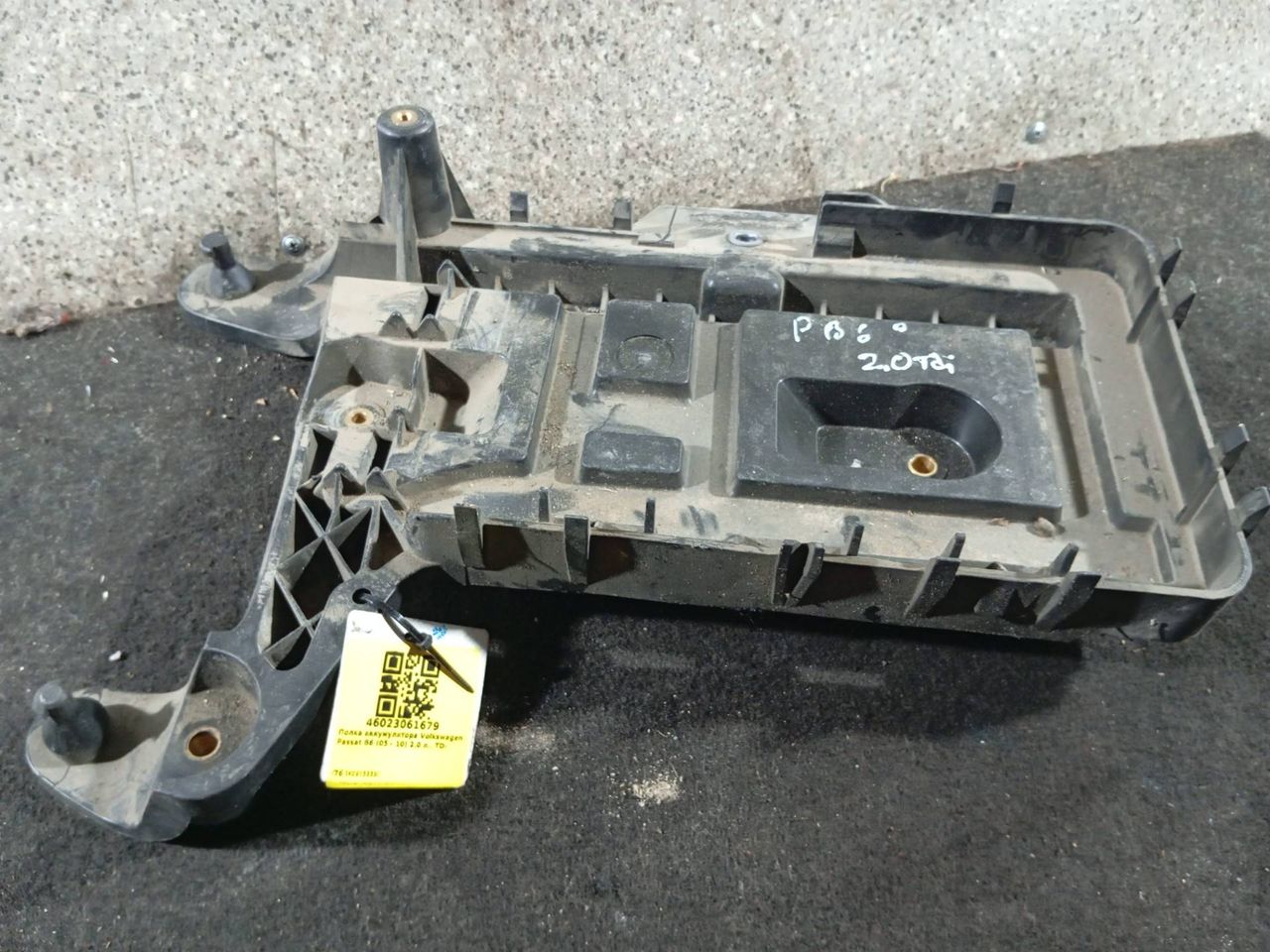 полка аккумулятора Volkswagen Passat B6 (2005 - 2010), 2.0 л., TDi, 1K0915333C - фото №1