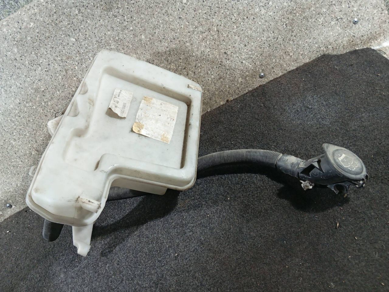 бачок омывателя BMW 5 серия E60/E61 (2002 - 2007), 6166-7067107 - фото №1