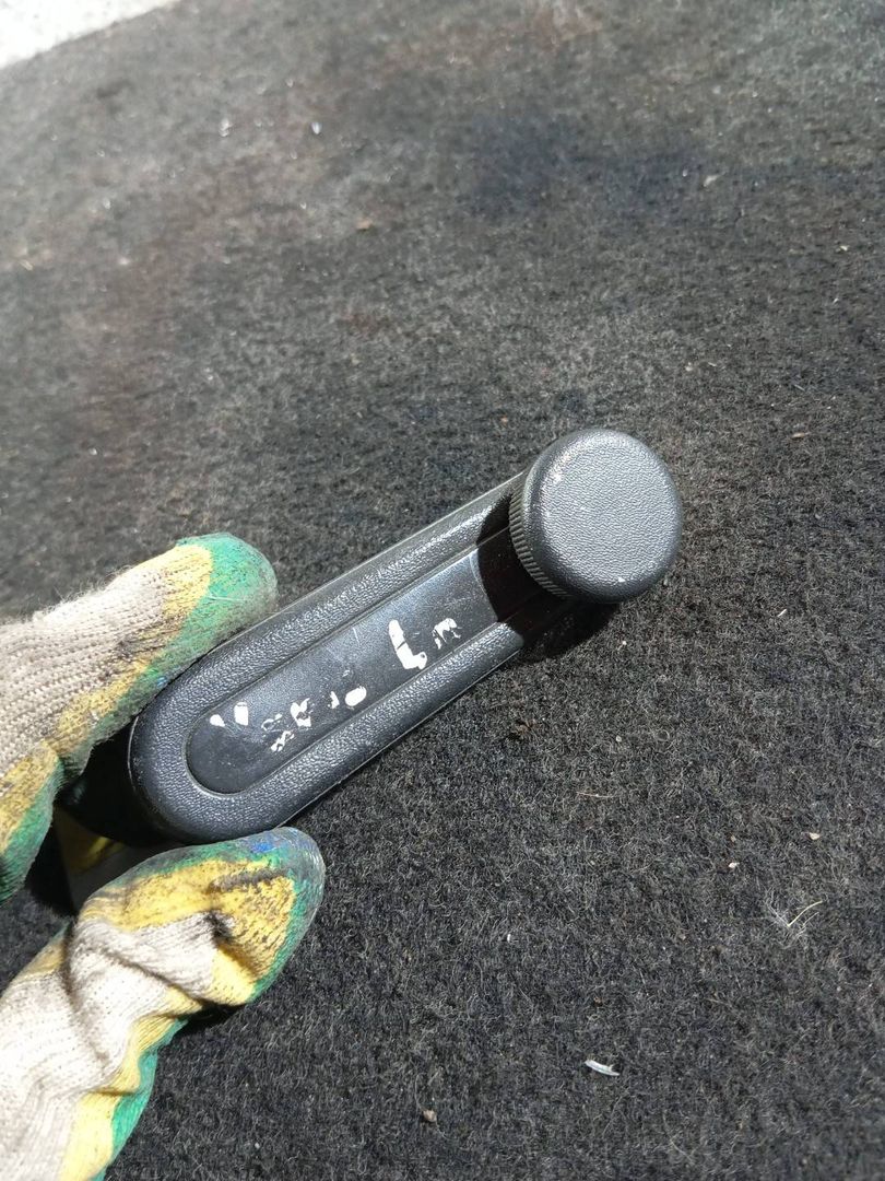 ручка стеклоподъемника Toyota Yaris XP9 (2005 - 2009), хетчбэк 5 дв. - фото №1