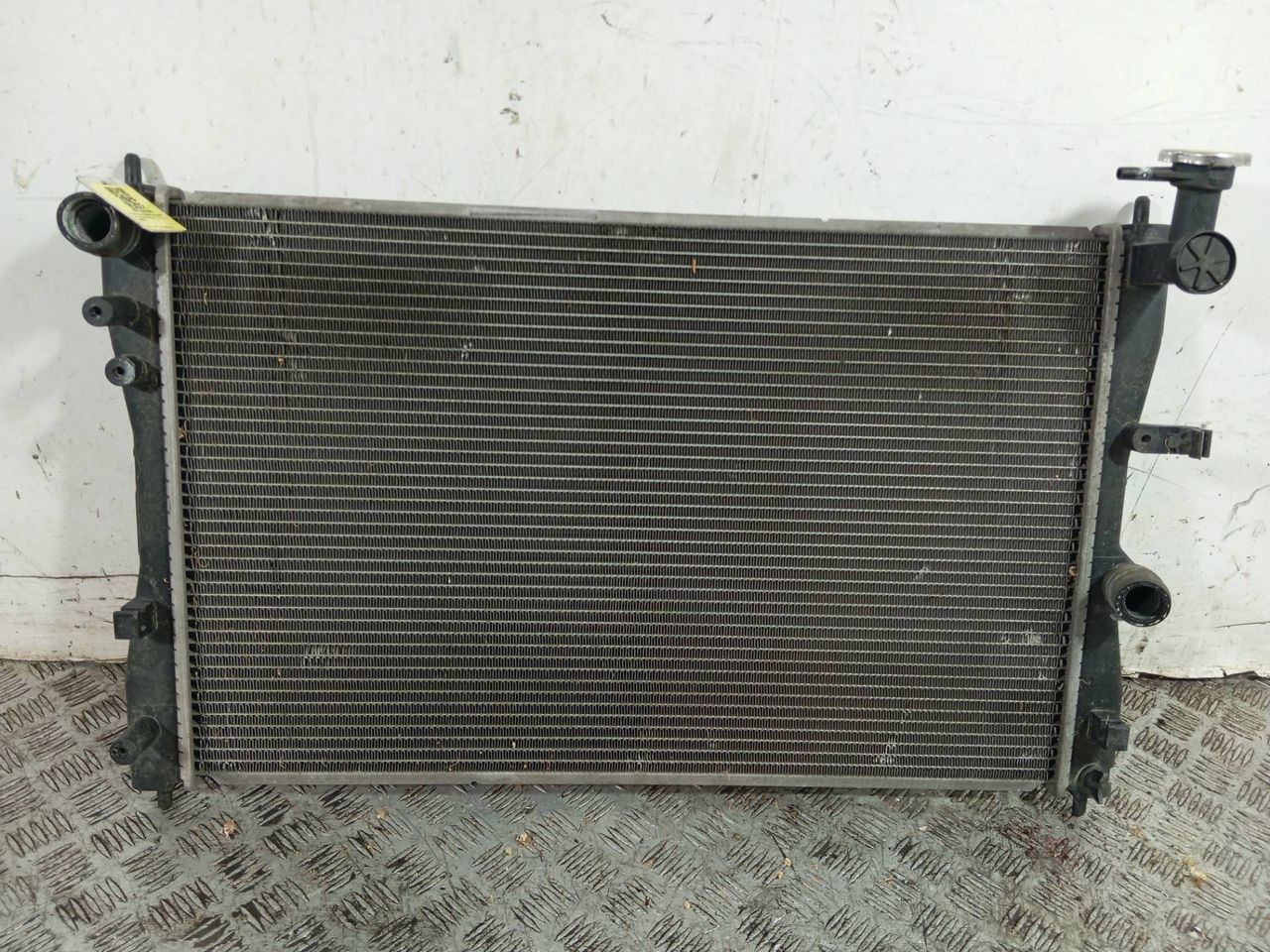 радиатор (основной) Mitsubishi Colt 6 поколение (Z20/Z30) (2002 - 2012), 1.3 л., i, МКПП - фото №1