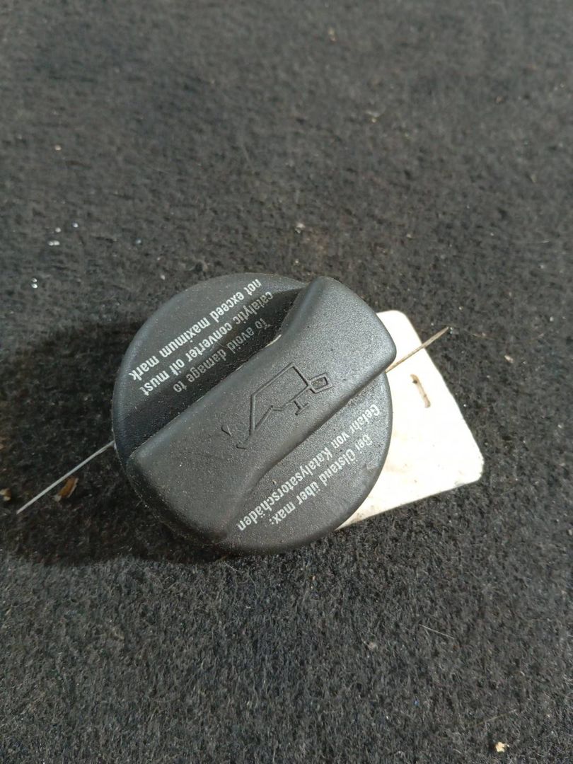 пробка маслозаливная Volkswagen Golf 4 поколение (1997 - 2006), 1.6 л., i, AZD, бензин, 5МКПП, 026103485A - фото №1
