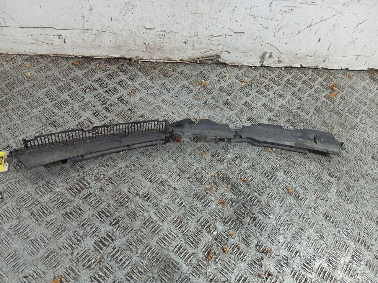 воздуховод (дефлектор) радиатора Volkswagen Passat B6 (2005 - 2010), 2.0 л., дизель, 3C0121330 - фото №1